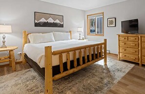 2 bedrooms, desk, iron/ironing board, free WiFi - SKI-IN Condo in Breckenridge (Breckenridge)