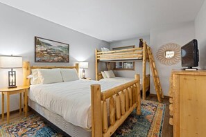 2 habitaciones, escritorio, tabla de planchar con plancha y wifi gratis 