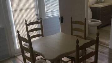 تناول الطعام