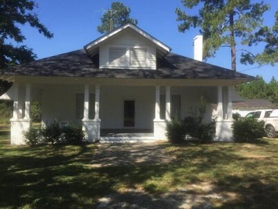 Quiet Wilcox County Retreat-Long Leaf Pine Lodge