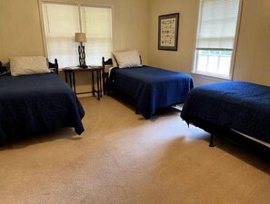 2 dormitorios, tabla de planchar con plancha, wifi gratis y ropa de cama