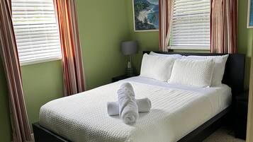 3 bedrooms, in-room safe, desk, iron/ironing board