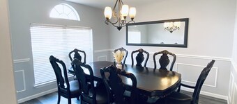 Come relax at a private home at Walden on Lake Houston.