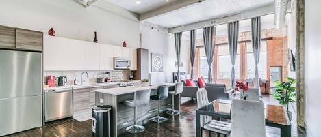 Fridge, microwave, oven, stovetop