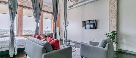 3 slaapkamers, een strijkplank/strijkijzer, reisbedje, wifi