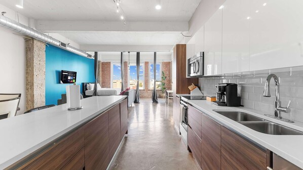 Fridge, microwave, oven, stovetop