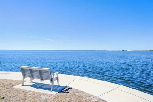 Spacious 3 Bedroom, 2 Bath Condo with Direct View of the Gulf of Mexico.