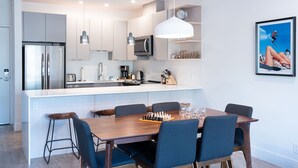 Condo, 2 phòng ngủ | Khu phòng khách