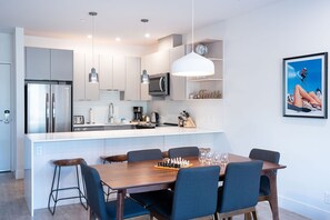 Condo, 2 Bedrooms | Living area