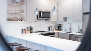 Condo, 2 phòng ngủ | Bếp riêng