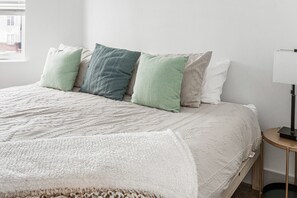 4 bedrooms, desk, iron/ironing board, free WiFi
