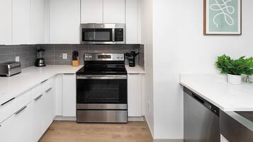 Peti sejuk, ketuhar gelombang mikro, ketuhar, dapur