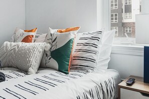 4 bedrooms, desk, iron/ironing board, free WiFi - Urban Retreat | Free WiFi+Parking, Walk to Stadium (Charlotte)