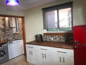 Private kitchen - Cozy Montreal Apartment in Villeray district (Montreal)