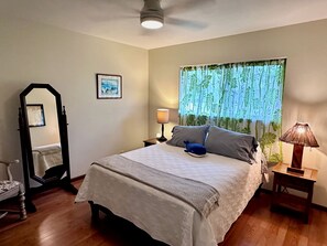 2 bedrooms, desk, free WiFi, bed sheets - Peaceful Big Island Homebase with Coastline Views
 (Naalehu)