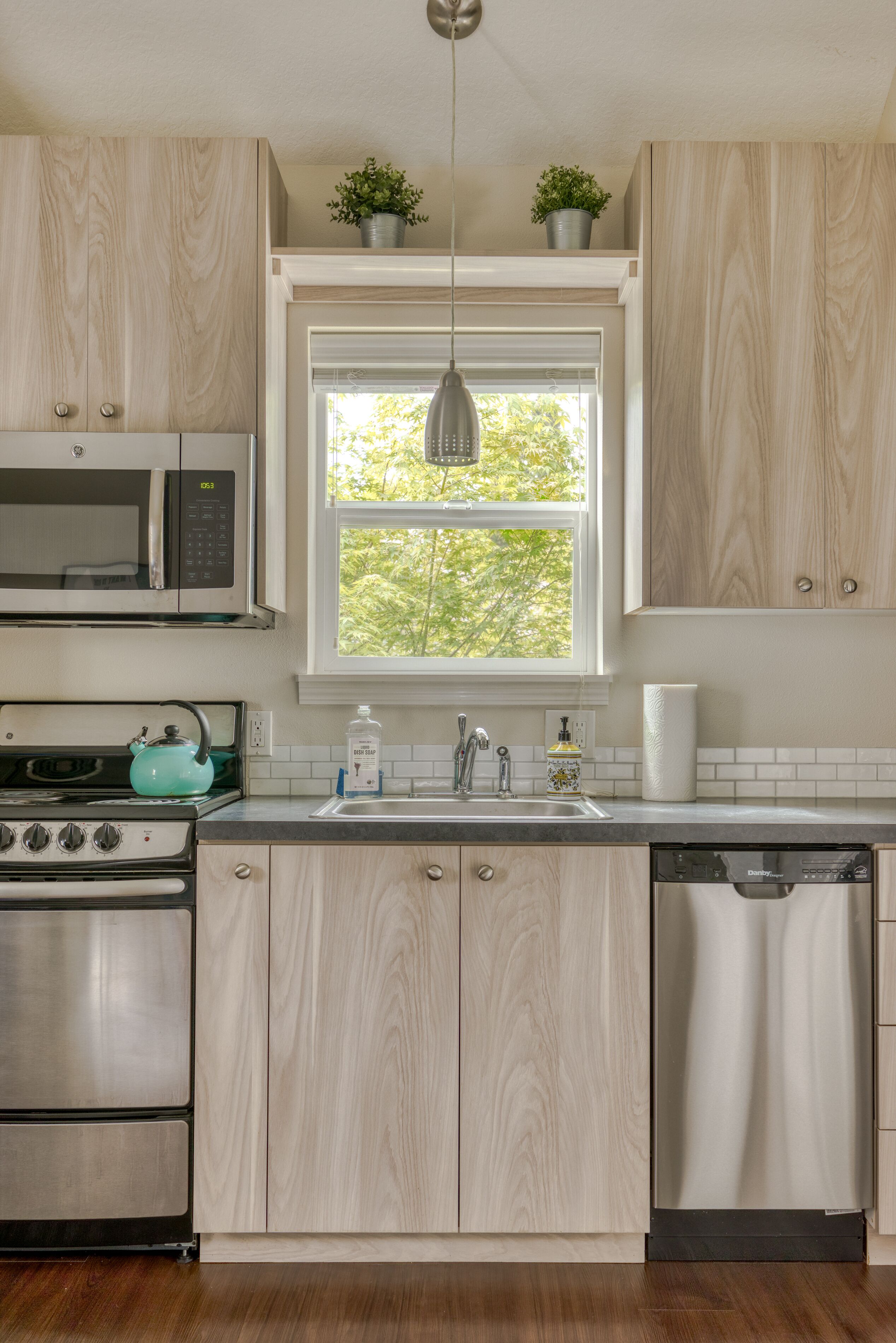 Dishwasher, coffee grinder