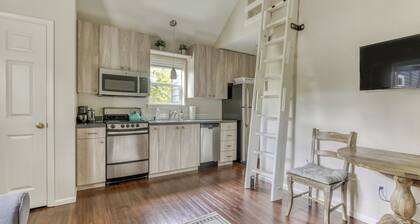 Tabor Cottage: Detached Guest House SE Portland.