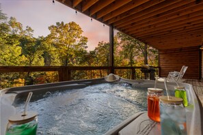 Family Cabin | Private spa tub - Escape to Elegance by Ghosal Luxury Lodging (Sevierville)