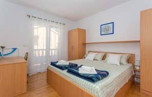 1 quarto, berço de viagem, Wi-Fi de cortesia, roupa de cama