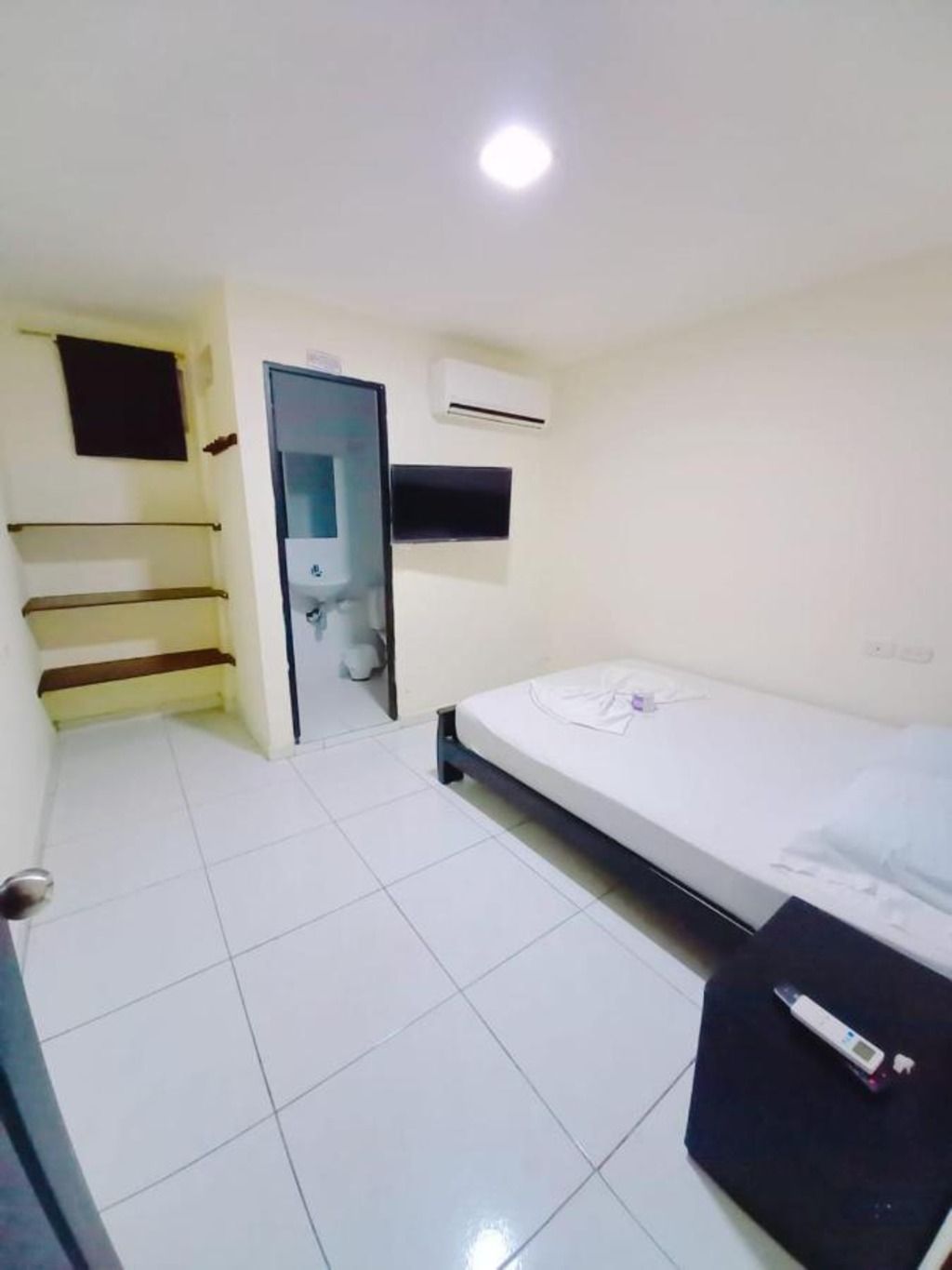 20 bedrooms, hypo-allergenic bedding available, WiFi (free)