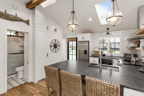 Charming Designer Cottage on Marsh