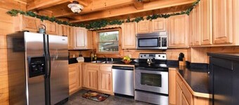 INDOOR/OUTDOOR POOL, IN BEST RESORT. CLOSE TO MAJOR ATTRACTIONS!!