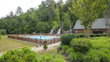 Piscine couverte, piscine extérieure