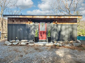 Exterior detail - Brand New Luxe Retreat + Hot Tub (Black Mountain)