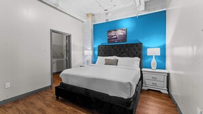 3 makuuhuonetta, silitysrauta/-lauta, vauvan matkasänky, Wi-Fi