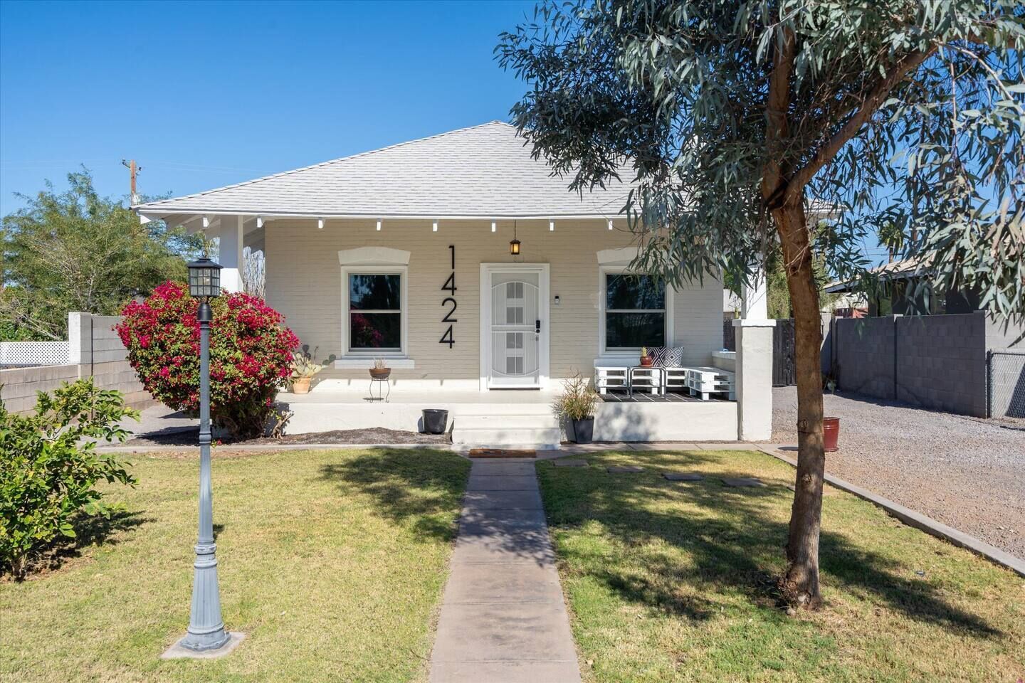 Downtown Phoenix | Free Parking | 5 min —> airport