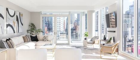 Een televisie, een stereo en een kantoor