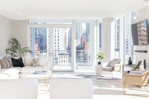 TV, stereo, offices - Luxury Loft Collection 01 - Terrace - River North (Chicago)