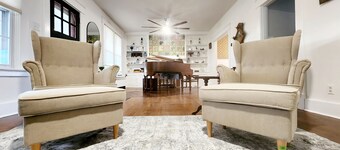 Mayor's Family House Hot Tub, Piano & 2 Kitchens - 5 Minutes to Ark - Sleeps 16+