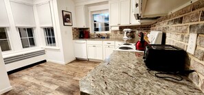 冰箱、微波炉、烤箱、炉灶