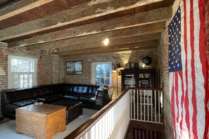 Smart TV - Washington Family Home - National Treasure, Est 1750 located at 107 S Lee Street (Alexandria)