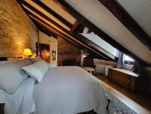 1 slaapkamer, een strijkplank/strijkijzer, wifi, beddengoed