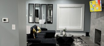 Elegant & Cozy Oasis Near Downtown Indy, 10 mins from Fountain Sq & Mass Ave! 