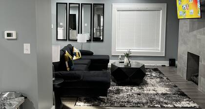 Elegant & Cozy Oasis Near Downtown Indy, 10 mins from Fountain Sq & Mass Ave!