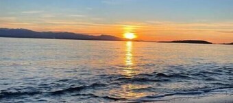 Halsey Haven! 3 BR Home w/ Stunning Views + Sauna!