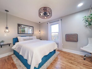 Bedroom with queen memory-foam bed. Sleeps 4; extra guests use an air mattress - [C] Private Country Retreat 10 Acres + 4 Min to Lawrence (Lawrence)