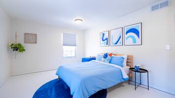 2 bedrooms, desk, iron/ironing board, travel cot