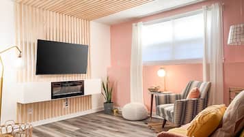 Smart TV, fireplace