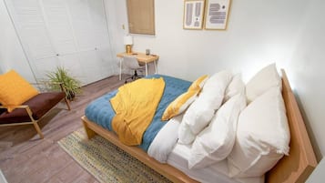 2 bedrooms, desk, iron/ironing board, travel crib
