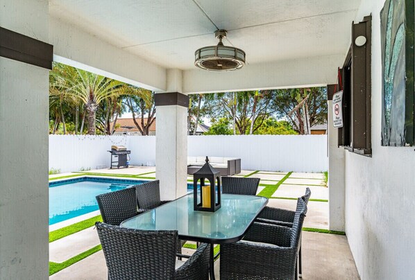 Outdoor dining