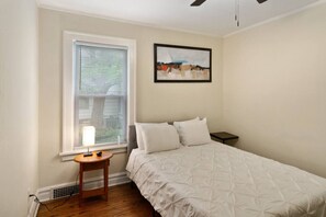 3 bedrooms, desk, iron/ironing board, travel cot