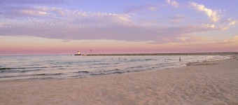 Perfect family spot near Great Lakes Naval Base!