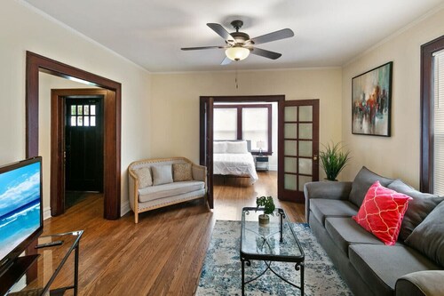 Perfect family spot near Great Lakes Naval Base!