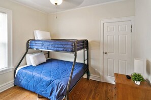 3 bedrooms, desk, iron/ironing board, travel crib
