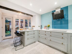 Dishwasher, highchair - 4 bedroom accommodation in Wells (Wells)