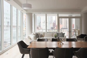 テレビ、ステレオ、書斎 / ワークスペース